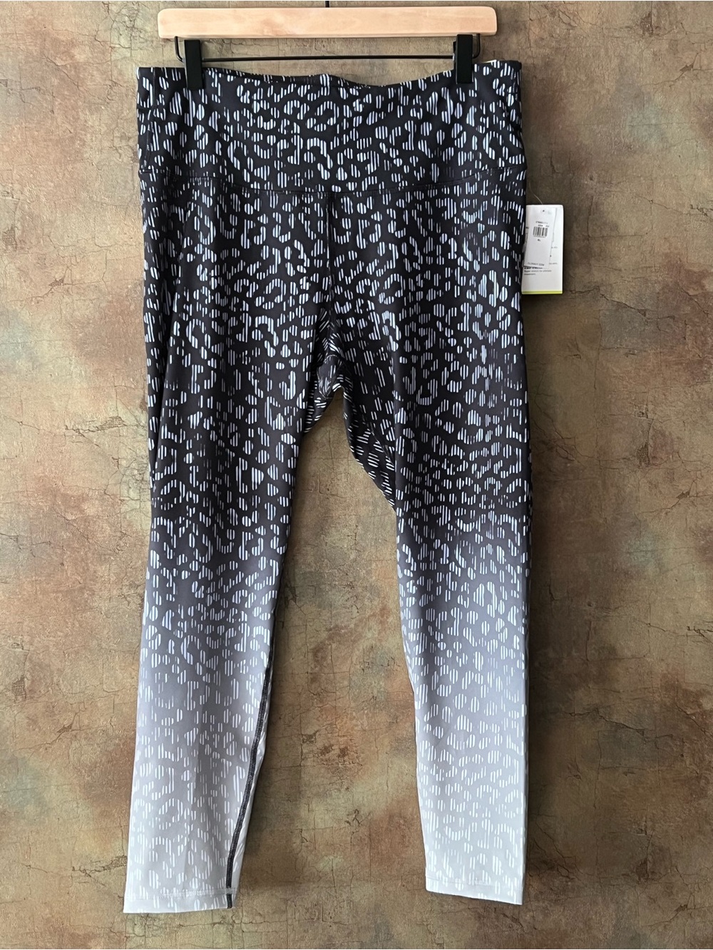 Old Navy Black to Gray Ombre Print Women’s Leggings